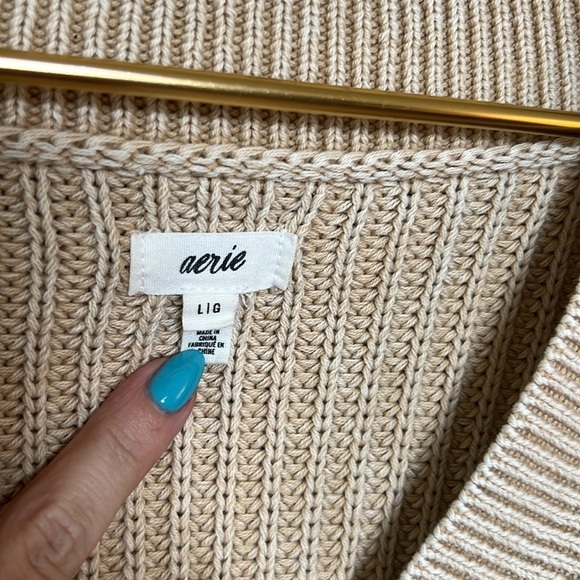 AERIE | 100% Cotton Chunky Knit V-Neck Sweater in Tan | Large - Picture 4 of 9